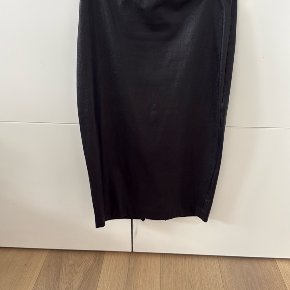 Elegant Black Leather Pencil Skirt